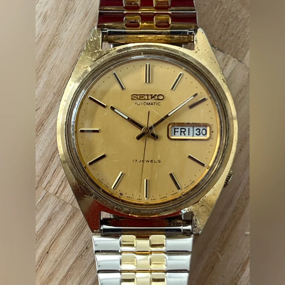 Seiko Automatic 17 Jewels Vintage Men’s Watch Two-Tone Bracelet Gold Dial
